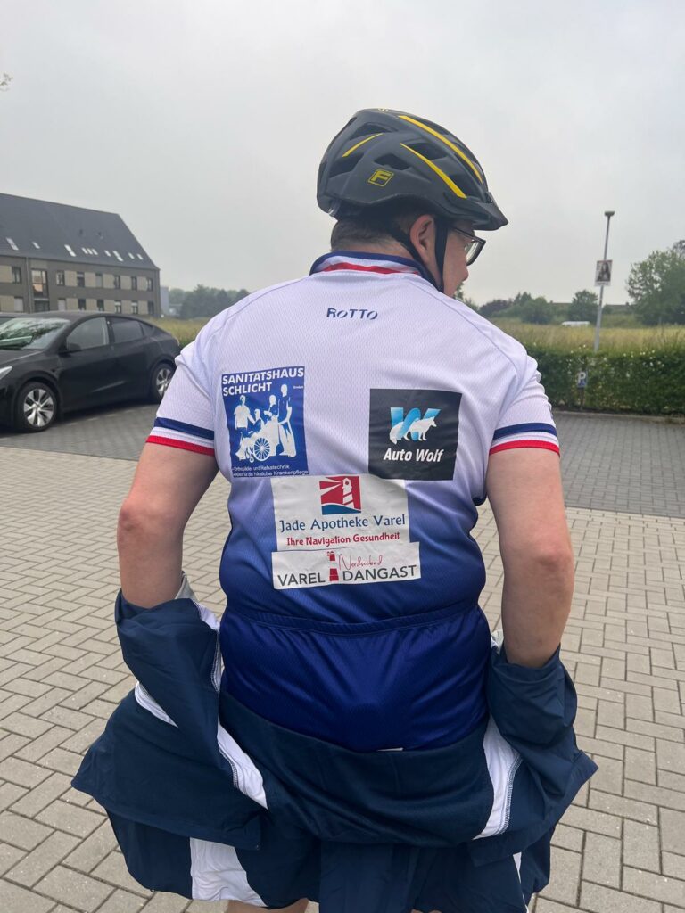 hospiz-spendenfahrt mit autowolf-varel, trikot rückseite logos